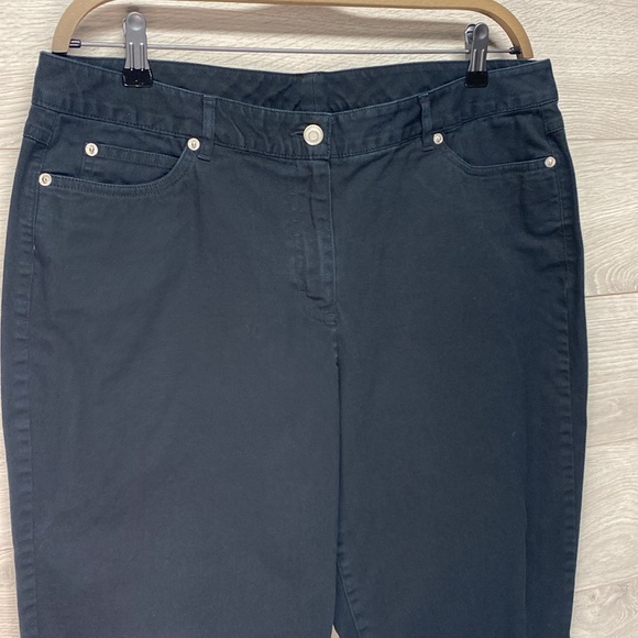 Liz Claiborne Black Capri Pant - Picture 3 of 11